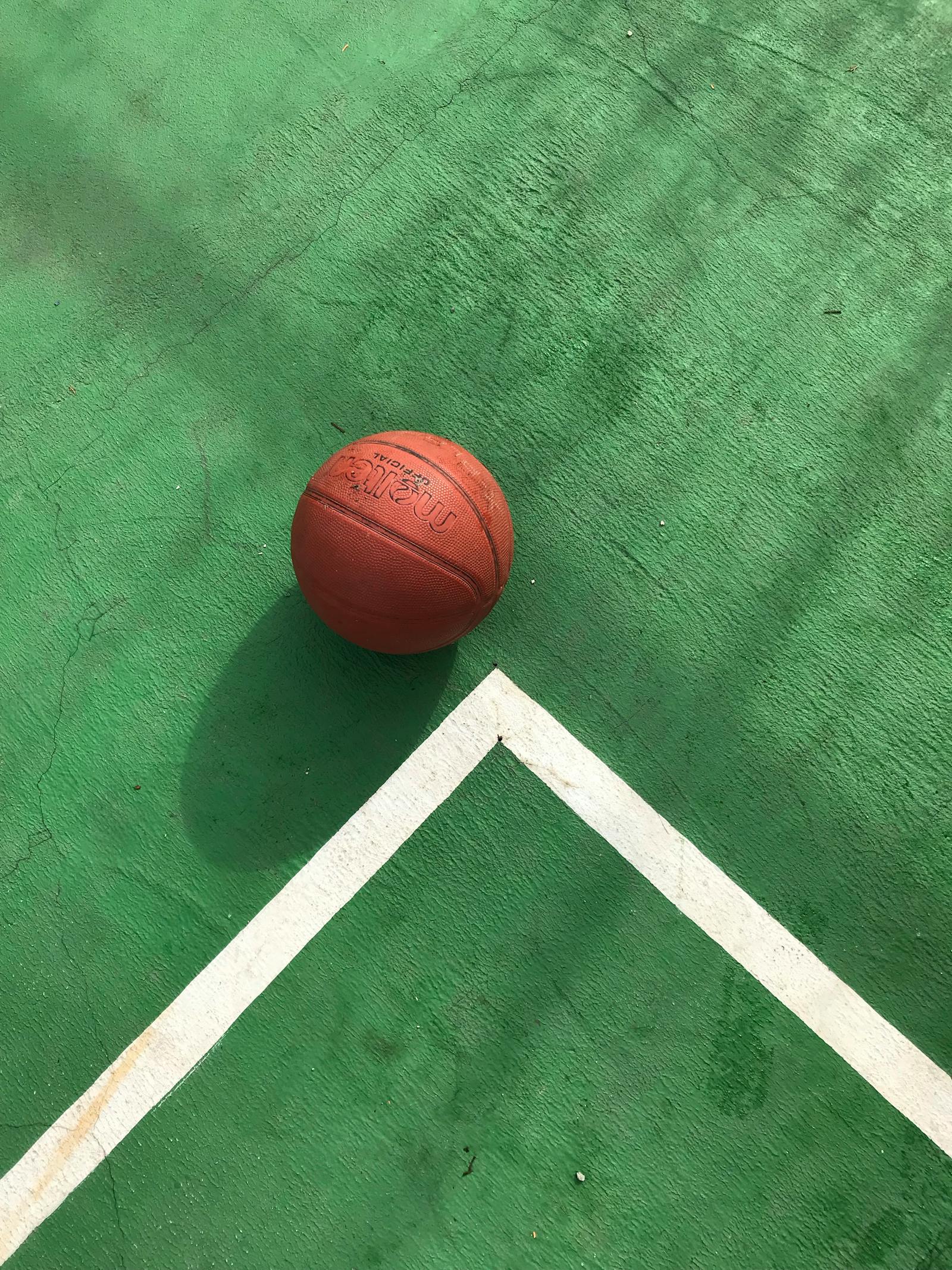美媒：11年前保罗被库里晃倒后，下一场狂砍41分17助攻4抢断｜欧亿体育首页（封面配图）